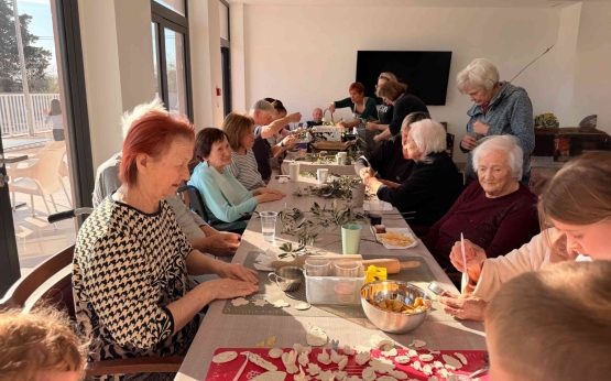 Međugeneracijska čarolija u Domu Primo&scaron;ten: Susret tradicije i dječje radosti